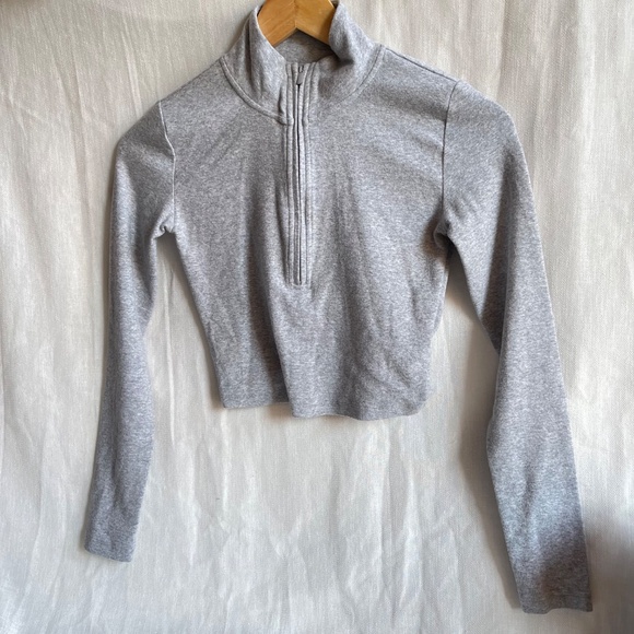 Heather Gray Long Sleeve Crop Half-Zip Top - Picture 7 of 8